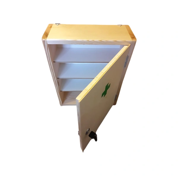 4768-lekarnicka drevena nastenna velka